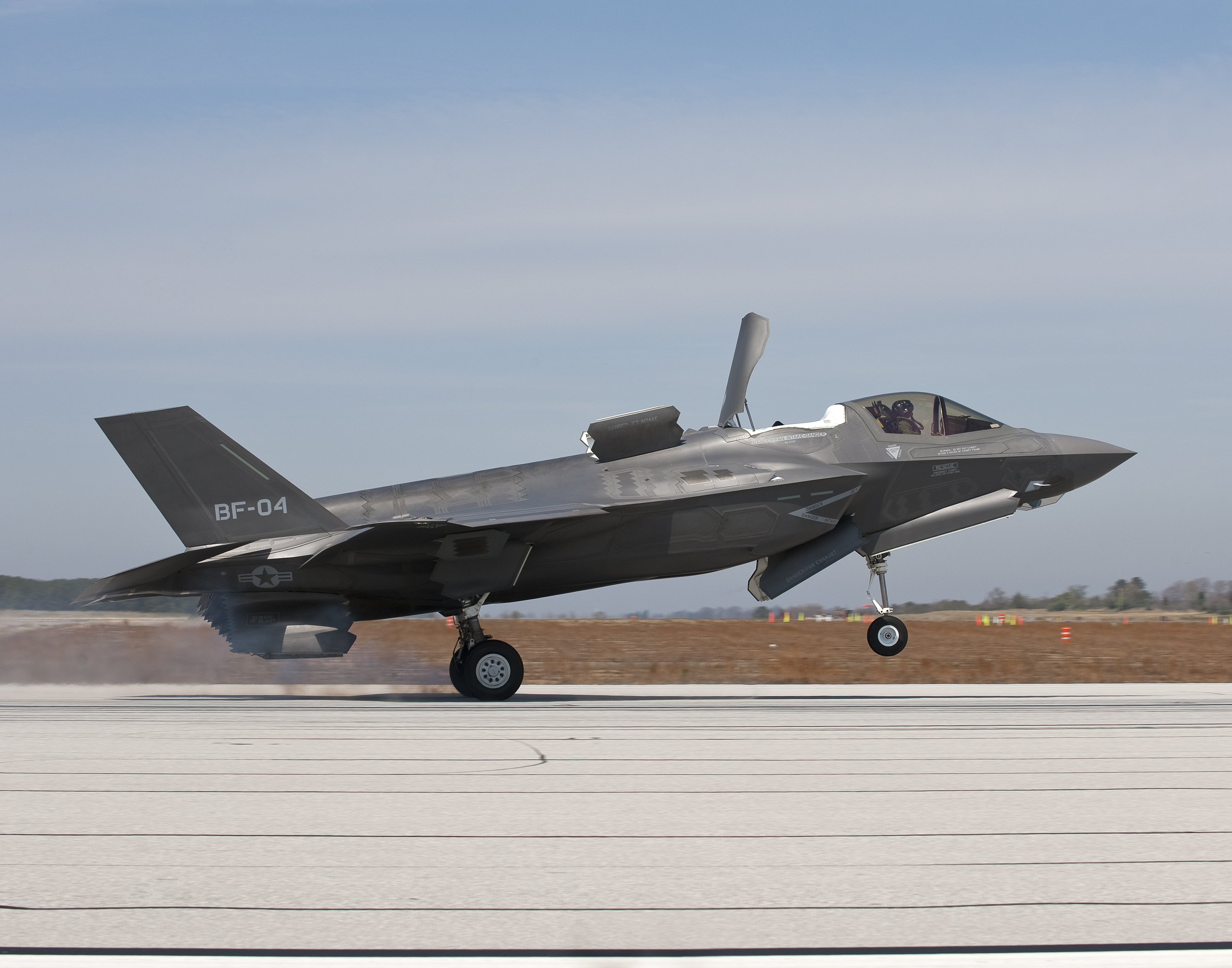 Photo release: Third F-35B aircraft completes STOVL mode flight | NAVAIR