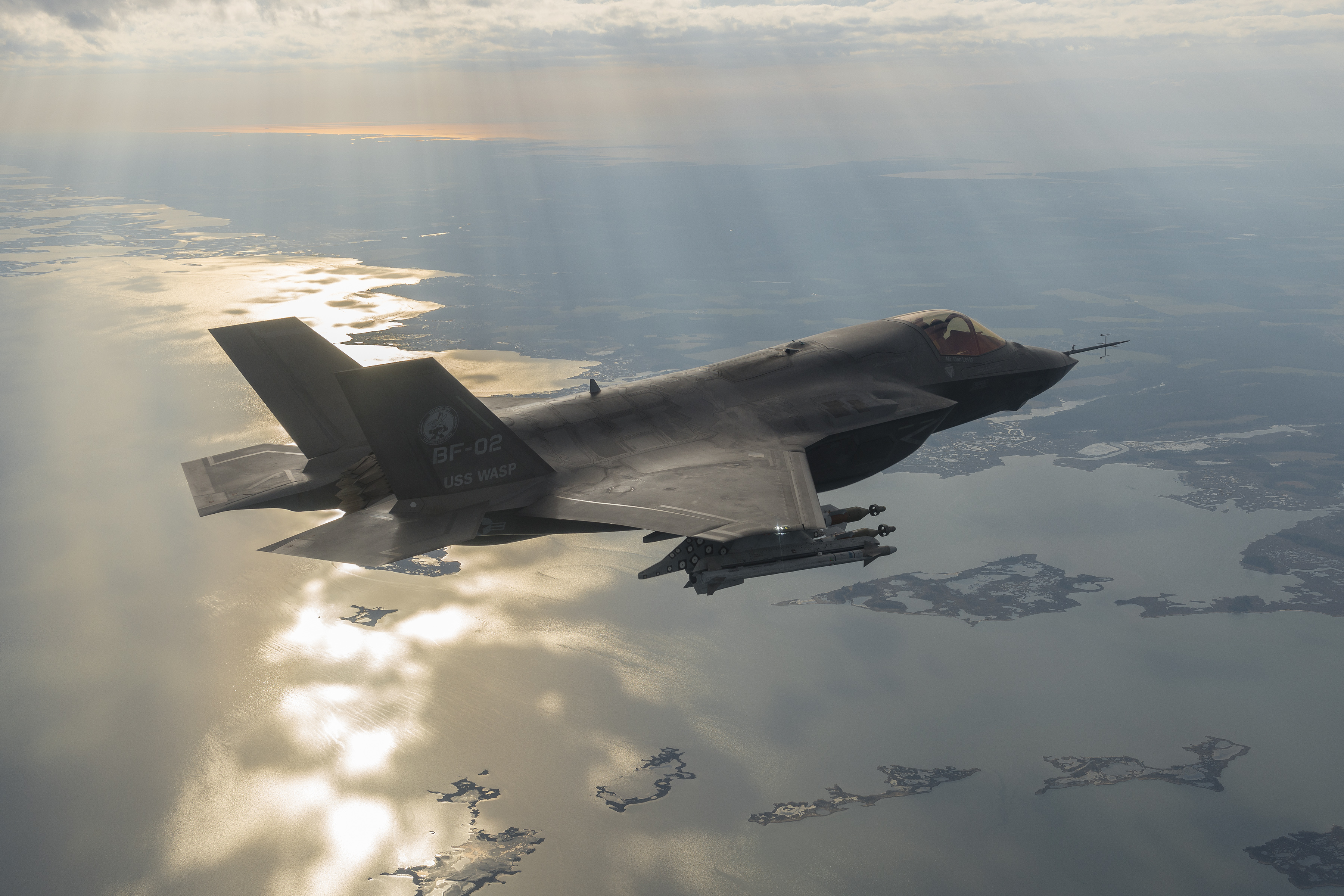 f 35 lightning ii hovering