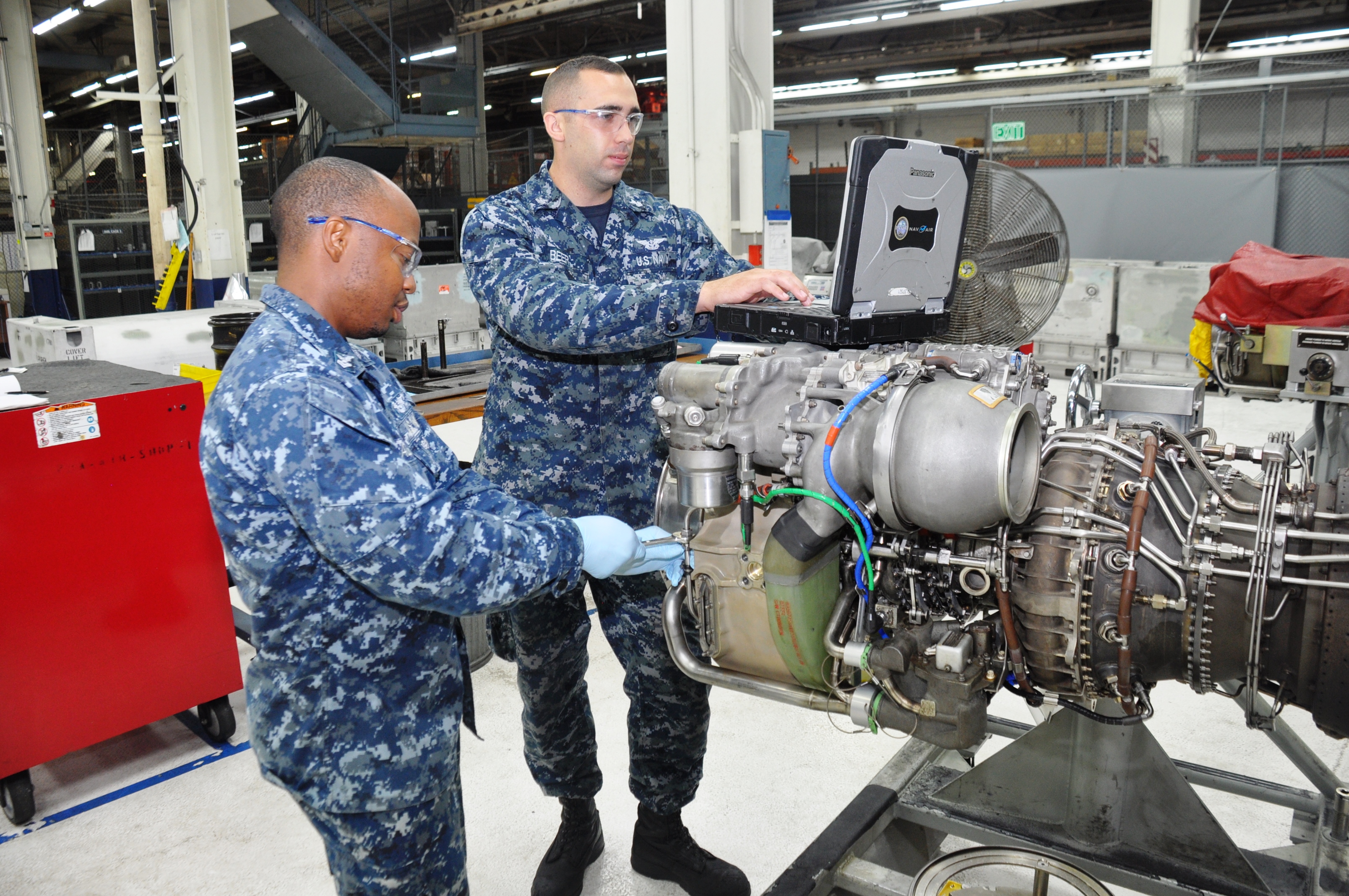 Frcsw Sailors Artisans Team Up To Service T 700 Engines Navair
