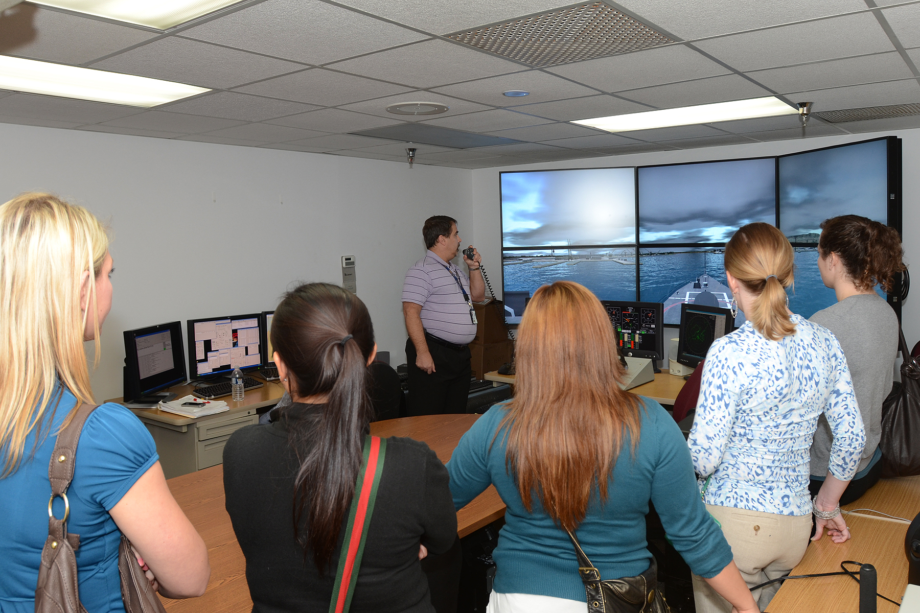 Department of the Navy Human Resources interns visit NAWCTSD NAVAIR