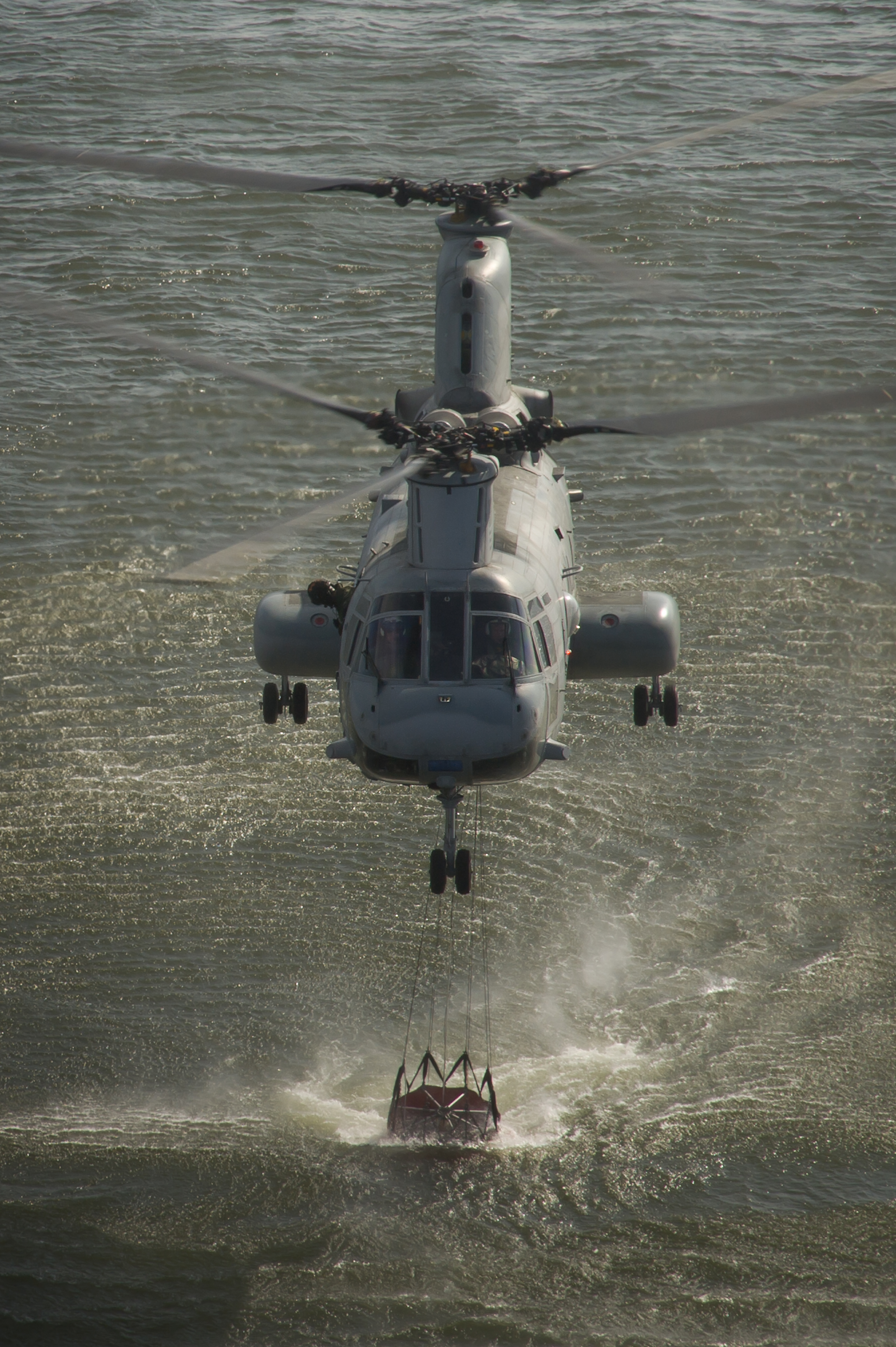 Test team completes final mission on retiring CH-46E helicopter